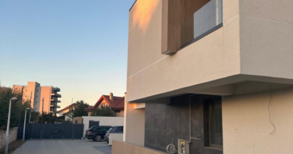 Vila deosebita de vanzare! - zona Mamaia Nord, pe malul lacu