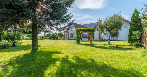 Proprietate exclusivista de vanzare: 2 case | 9 camere | ...