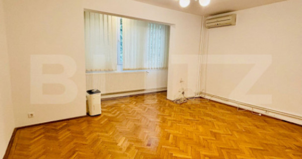 Apartament cu 4 camere, decomandat, cu garaj, zona Medicina
