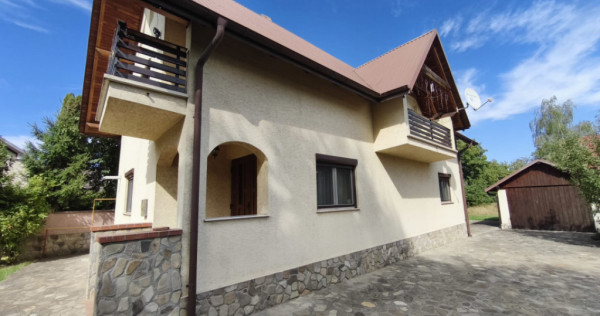 Casa 5 camere, zona ultracentrala, 1500mp teren, Radauti