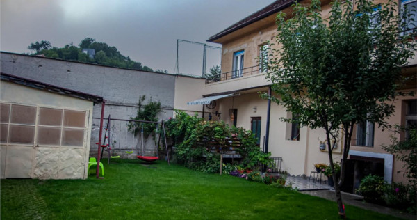 Apartament 3 camere la casa, 200 m de Poarta Schei