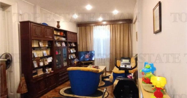 Vila cu aspect de conac in centrul Ploiestiului, ideala pent