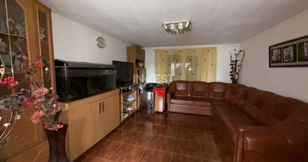 CASA 4 CAMERE, 2 BAI , BECI , MAGAZIE , 500 MP TEREN , LUNCA