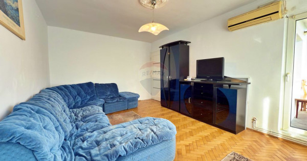 Apartament decomandat, situat la 100 m de Piața Catedral...