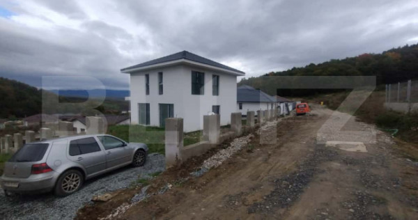Casa 111 mp,pe 2 nivele cu 4 camere,570 mp teren,zona Valea