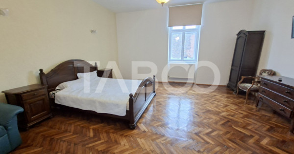 Apartament de inchiriat 3 camere in centrul vechi al orasulu