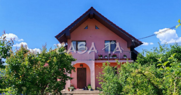 Casa situata în Samarinesti, sat Valea Bisericii