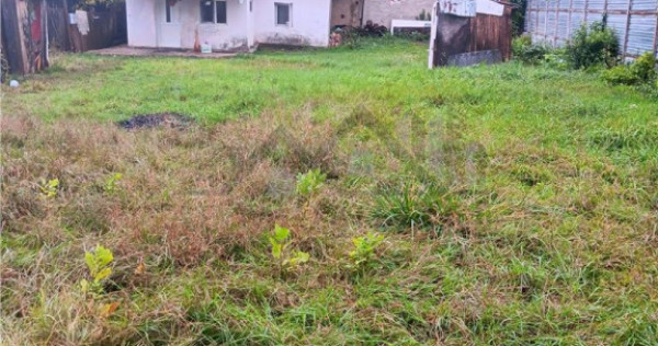 Manta Rosie TEREN 700mp CASA BATRANEASCA 65mp la 200m de bld