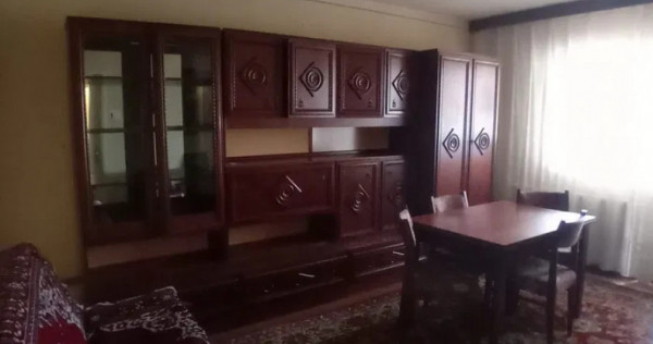 Apartament de 3 camere-Tractorul 9 Cu centrala )