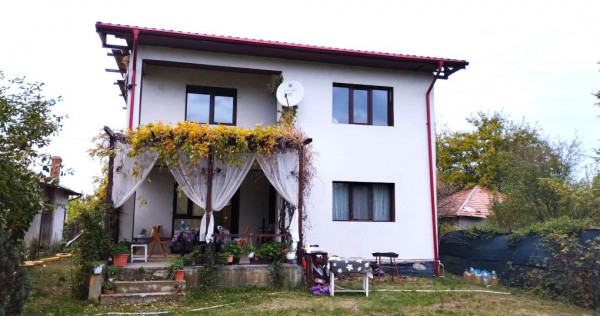 Vilă individuală 6 camere, teren 903 mp !