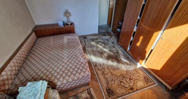 Apartament cu 3 camere la 15 minute de mers pe jos de stați