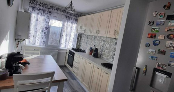 Apartament 4 camere renovat complet – Micro 16, Galați...