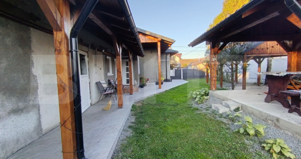 Casa cu 3 camere,baie, bucatarie,anexe.pivniță teren 800 m
