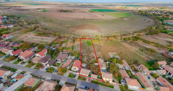 De vânzare casă cu teren de 3036 mp în Borș