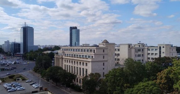 Apartament de &icirc;nchiriat &ndash; Piața Victoriei, stradal