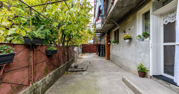 Locuință pentru familie mare apartament la casă, cu te...