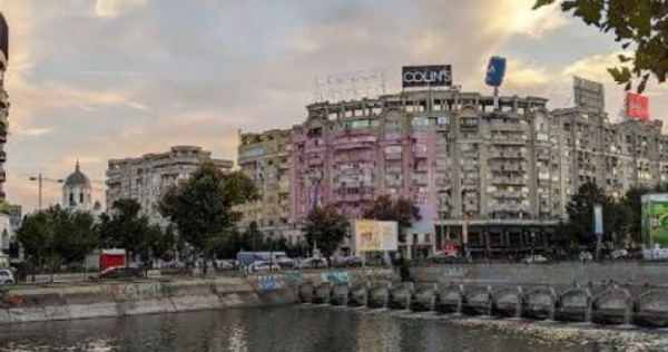 Vanzare apartament de 4 camere in zona bd Unirii-Casa Pop...