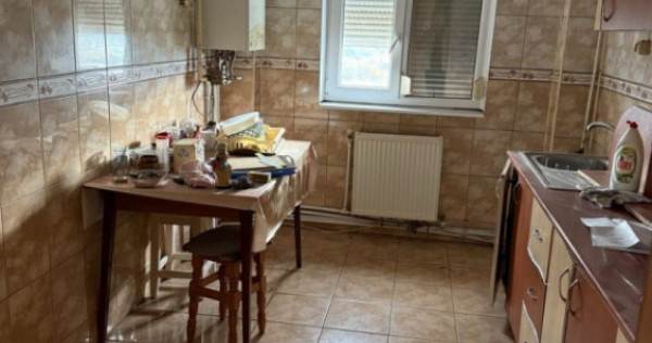 - Apartament 3 camere, confort 1 decomandat, Calarasilor Viz