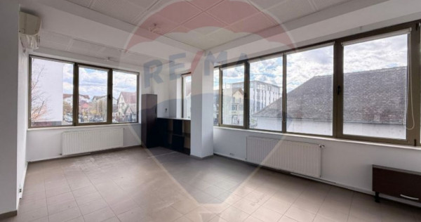 Birou luminos 70 mp în clădire modernă, zona Calea Dum...