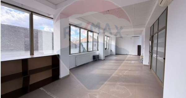 Birou luminos 70 mp &icirc;n clădire modernă, zona Calea Dum...