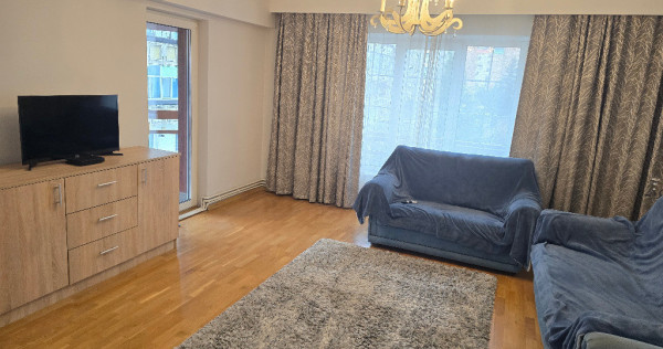 Inchiriez apartament 3 camere decomandat in Deva, bloc Casial, et 2