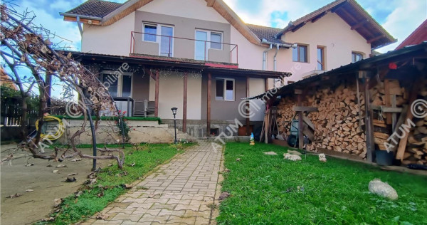 Casa spatioasa cu 5 camere 2 bai si pivnita in Sibiu zona Se