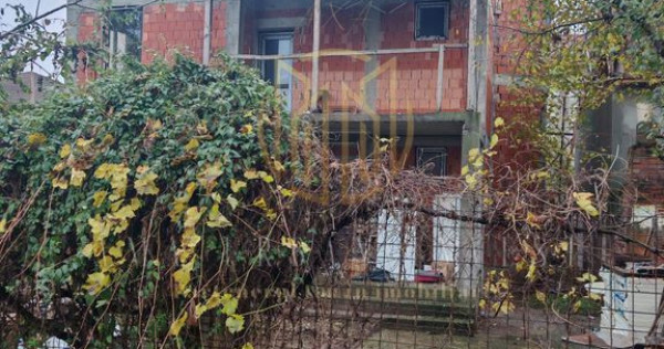 Oras Pantelimon Lebedei casa p+1+M 3 camere 159900eur