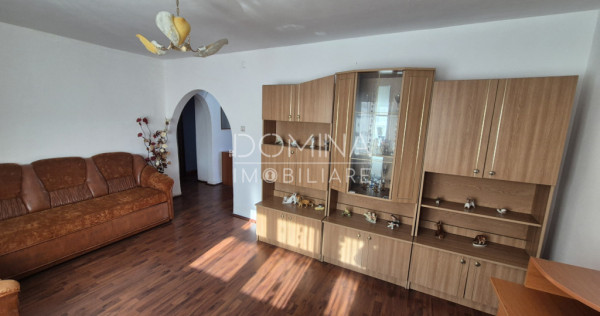 Apartament 3 camere, et. 2, &icirc;n Rovinari, str. Plopilor