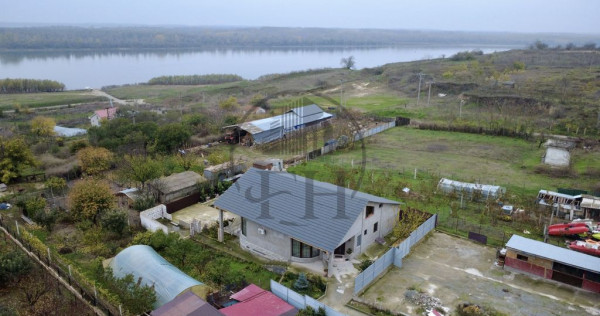 Casa/Vila de vanzare Harsova, Constanta, langa canalul Du...
