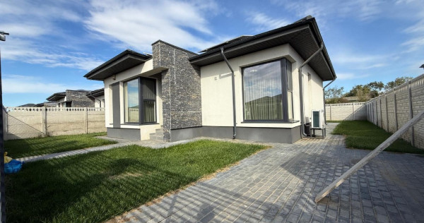 Casă modernă parter ~ 3 camere 2 băi ~pompă de căldură ~panouri solare