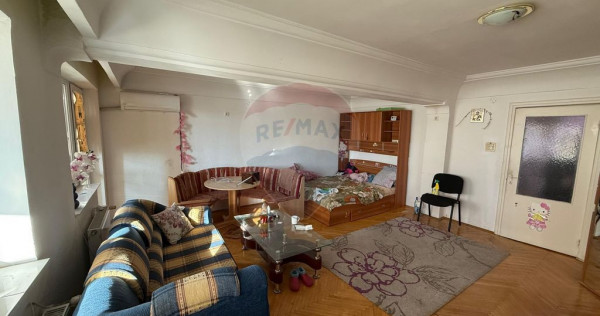 Apartament cu 4 camere de v&acirc;nzare și boxă 12 mp zonă ...