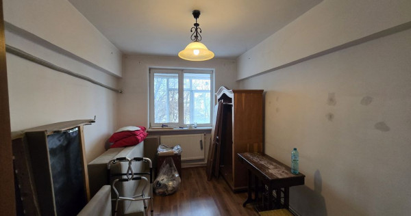 Apartament 3 camere Decomandat Toporasi Etaj 2