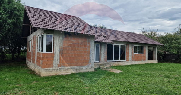 Casă la rosu spre vânzare, Busag, acces privat