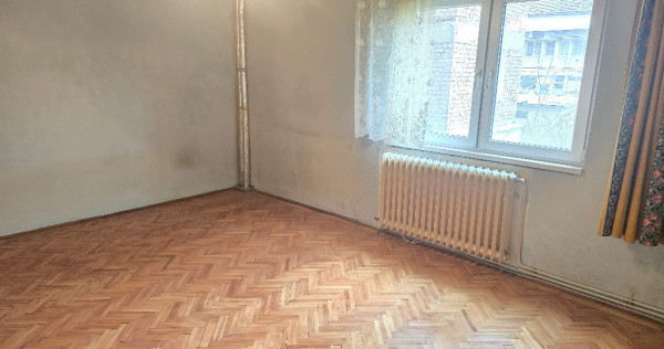 Vand apartament 2 camere decomandat in Deva, zona Gojdu, etaj 1,