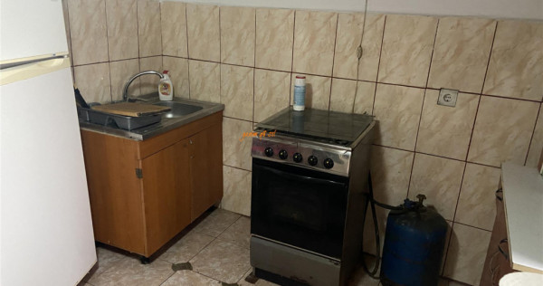 Casa formata din 2 corpuri de in sat Maluri , comuna Vultur