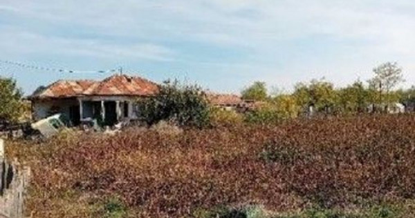 Casa si teren Glodeanu Sarat ; ID: R2839616