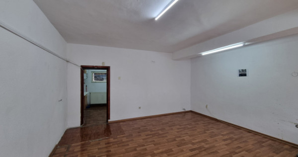 Piața Centrală/ spațiu comercial- 70 mp/ parter + etaj/ l