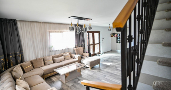 Casa deosebita la prima , compartimentare excelenta, Sanpetr