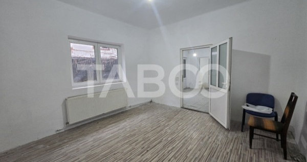 Casa individuala de vanzare 54 mp curte 69 mp zona Central S