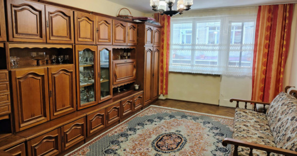 Apartament 3 camere, 74 mp, zona Sasar