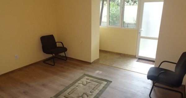 Inchiriez apartament 2 camere in Deva, zona ultracentrala, parter,