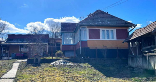 TUR 3D! Locuinta traditionala 4300 mp teren,pomicultura,an