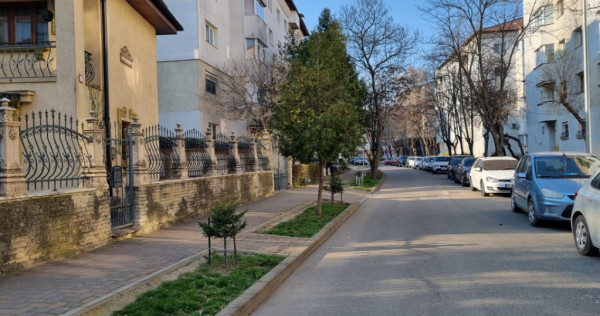 BISTRIȚA LAC- 3 camere decomandate, etaj intermediar, bloc