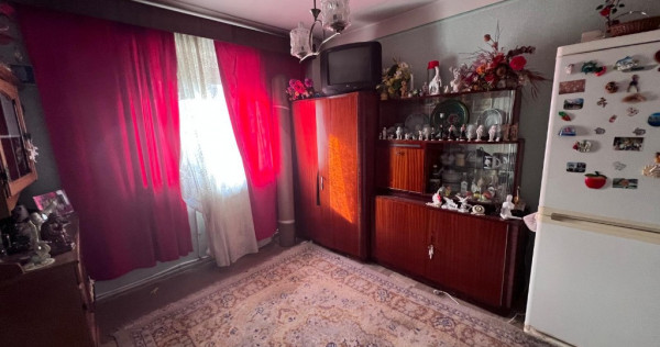 Apartament 3 camere,zona Liceul-Auto