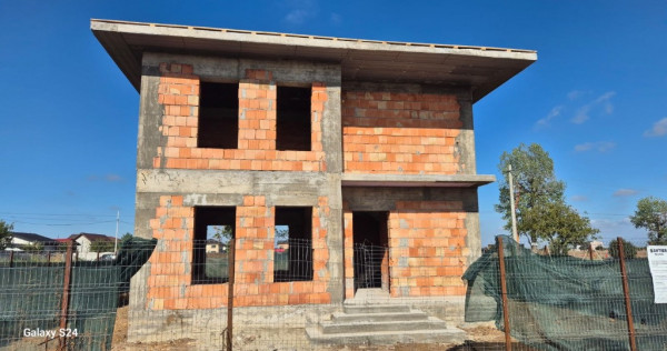 Casa la rosu cu placa de beton peste etaj Berceni, Ilfov