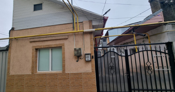 Casa de v&acirc;nzare privat