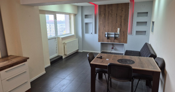 Proprietar , inchiriez apartament , renovat , 4 camere ,zona buna.