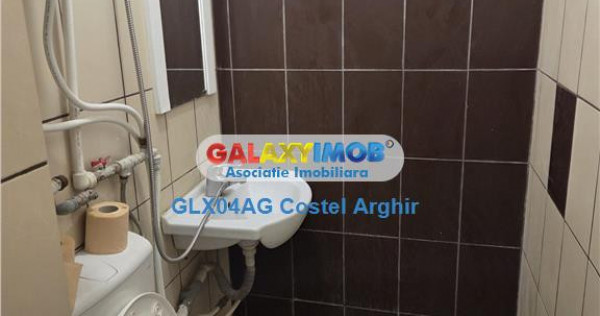 Vindem garsoniera in zona Razboieni-biserica , etaj 2, decom