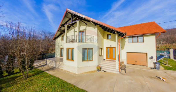 VILA CU TEREN GENEROS DE VANZARE/SCHIMB CU CASA