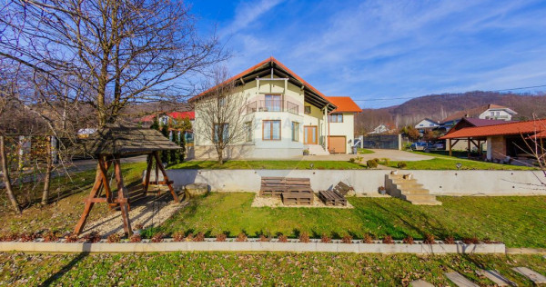 VILA CU TEREN GENEROS DE VANZARE/SCHIMB CU CASA